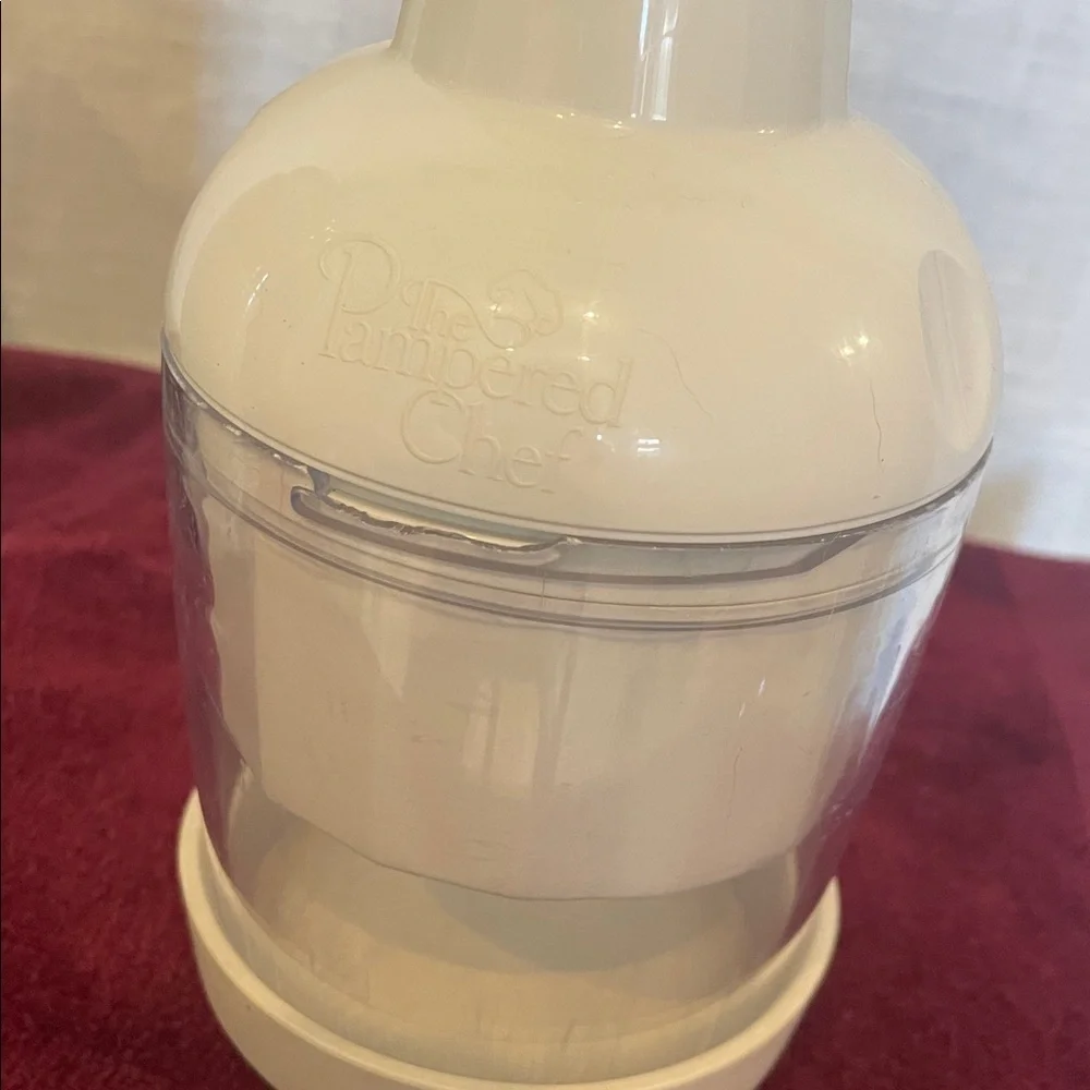 Pampered Chef White and Gray Manual Chopper